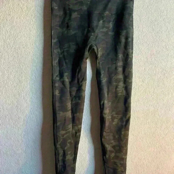 SPANX Look At Me Now Leggings Shaping Support Green Camo Seamless Leggings M - Picture 2 of 9